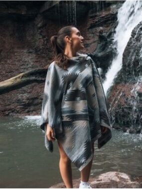 Modest Maverick Poncho Lakeside Pattern